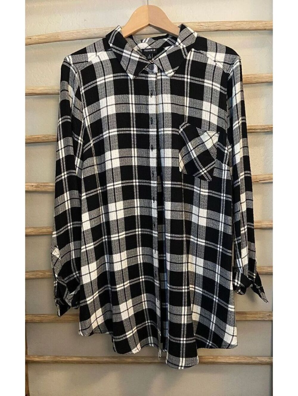 Torrid Black and White Plaid Button-Up Shirt Size 2
